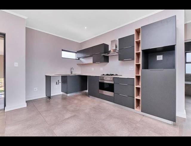 2 BEDROOM APARTMENT FOR SALE IN BRYANSTON